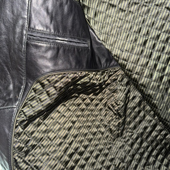 Claiborne Men’s Large Lambskin Black Leather Jacket: Zip Up. - Picture 8 of 10